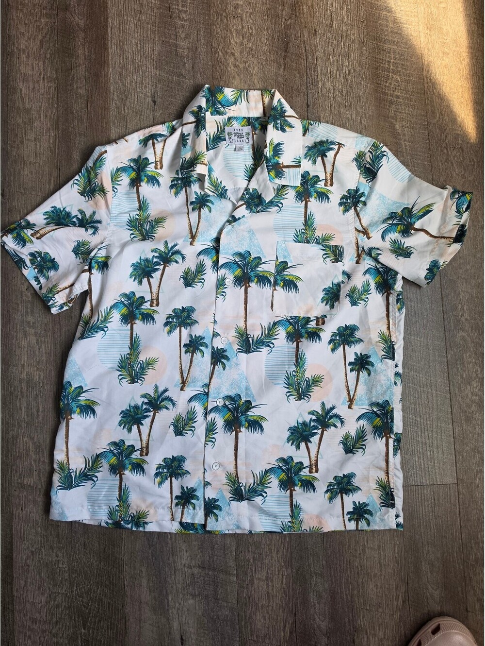 Free Planet Men's Medium White Tropical Palm Tree Hawaiian Shirt